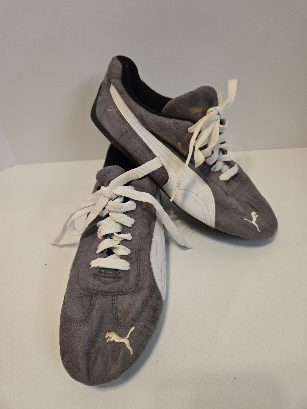 Puma Men’s Gray   Sneakers with White Formstrip